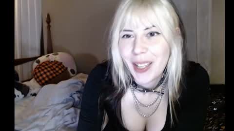 Snapshot of salted_carmen chatting on November 16, 2025, 1:33 am Carmen online show from November 16, 2025, 1:33 am