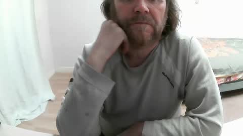 Saltimbanquier  Salt  ou  Banquier  online show from February 17, 2025, 2:59 pm