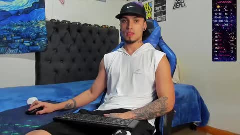 Snapshot of salvatore_dereck chatting on December 6, 2024, 1:18 am online show from December 6, 2024, 1:18 am