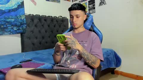 Snapshot of salvatore_dereck chatting on December 20, 2024, 1:03 am online show from December 20, 2024, 1:03 am