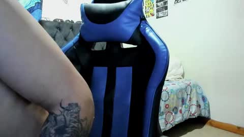 Snapshot of salvatore_dereck chatting on February 19, 2025, 12:57 am online show from February 19, 2025, 12:57 am