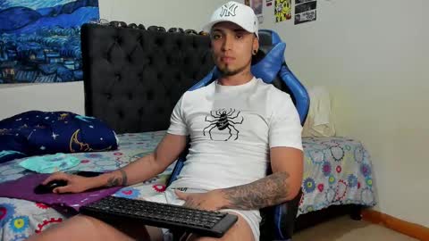 Snapshot of salvatore_dereck chatting on March 1, 2025, 1:11 am online show from March 1, 2025, 1:11 am