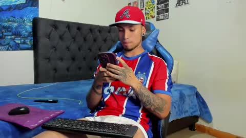 Snapshot of salvatore_dereck chatting on March 5, 2025, 1:21 am online show from March 5, 2025, 1:21 am