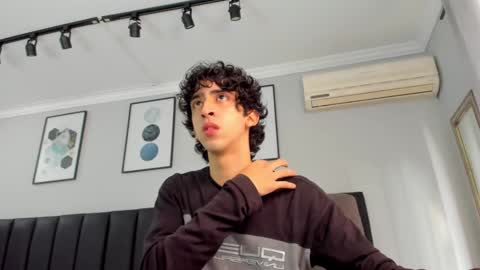 salvatore  online show from February 23, 2025, 1:42 pm