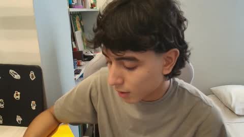 salvatore_montt online show from October 17, 2025, 9:17 pm