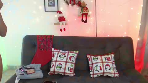 Snapshot of sam_17_cm chatting on December 2, 2024, 12:18 pm SAM AND BRENDA online show from December 2, 2024, 12:18 pm