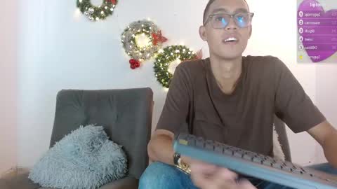 Snapshot of sam_17_cm chatting on January 2, 2025, 6:23 pm SAM AND BRENDA online show from January 2, 2025, 6:23 pm