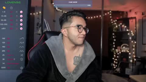 Snapshot of sam_thompson_z chatting on December 10, 2024, 3:09 am SAMUEL THOMPSON online show from December 10, 2024, 3:09 am
