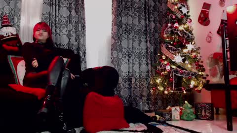 Snapshot of samantha_abrill chatting on December 10, 2024, 2:48 am Samantha and Victor online show from December 10, 2024, 2:48 am