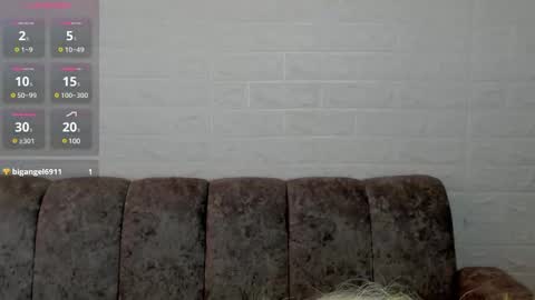 samantha_browwnn online show from February 9, 2025, 9:28 pm