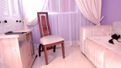 samantha_thompsoon online show from November 10, 2025, 8:41 pm