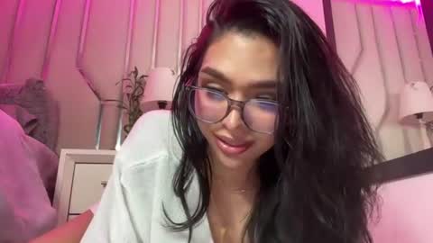 Samantha Bernardo online show from June 12, 2026, 4:44 am