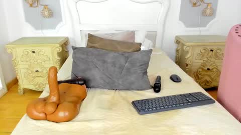 Samantha online show from February 19, 2025, 6:33 am