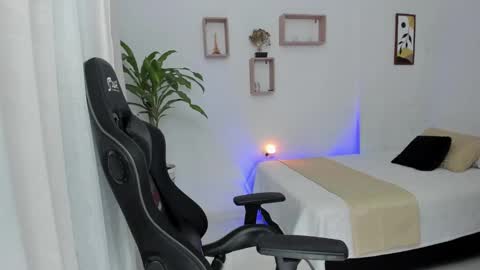 Samantha samy online show from December 20, 2024, 6:08 am