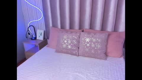 Alejandra  online show from November 5, 2025, 12:05 pm