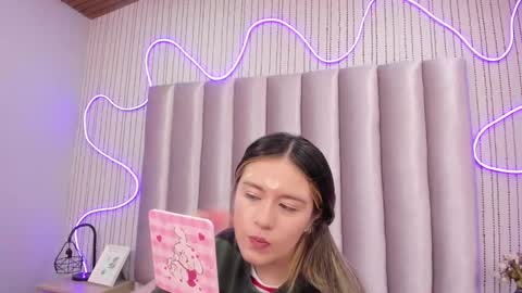 Alejandra  online show from November 28, 2025, 11:46 am