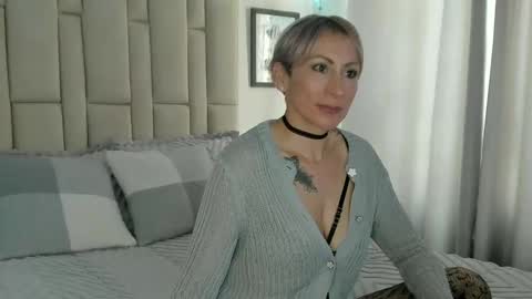 Snapshot of samanthaxmami chatting on January 14, 2025, 6:38 pm Samixmami online show from January 14, 2025, 6:38 pm