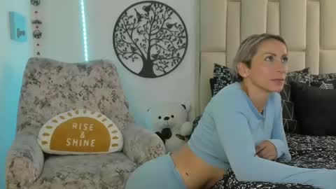 Snapshot of samanthaxmami chatting on February 2, 2025, 8:08 pm Samixmami online show from February 2, 2025, 8:08 pm