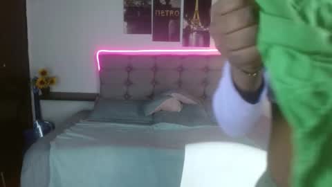 samara_roxx online show from October 18, 2025, 2:58 am