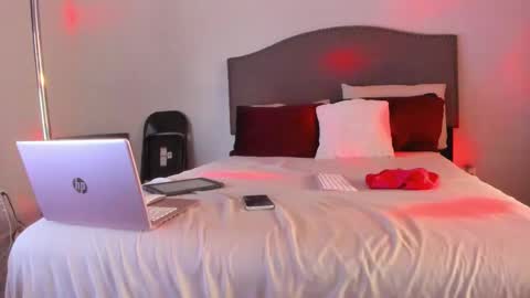 Yaya online show from December 13, 2025, 11:10 pm