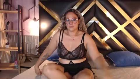 Snapshot of samira_lennox chatting on June 24, 2026, 10:53 pm SAMIRA online show from June 24, 2026, 10:53 pm
