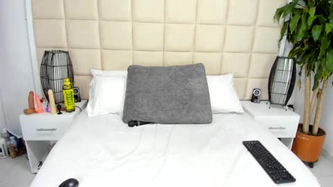 Nice to meet you guys my name is Lina. online show from March 2, 2025, 5:01 am