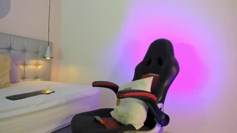 Axel online show from February 21, 2025, 9:11 pm