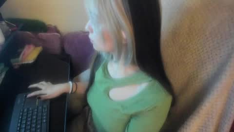 Snapshot of sammysammy_ chatting on June 1, 2026, 8:05 am online show from June 1, 2026, 8:05 am