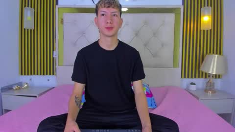 Snapshot of sammysex_ chatting on November 25, 2025, 6:46 am SAMMY online show from November 25, 2025, 6:46 am