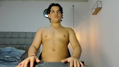 Snapshot of samxx_muscle chatting on January 16, 2026, 1:59 pm samxx_muscle online show from January 16, 2026, 1:59 pm