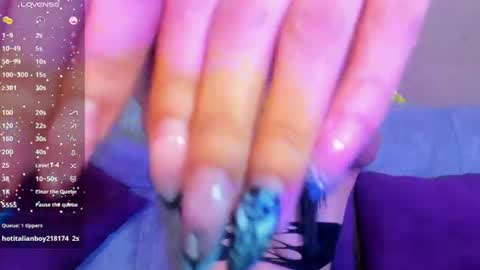 Laura mejia online show from July 10, 2026, 1:25 pm
