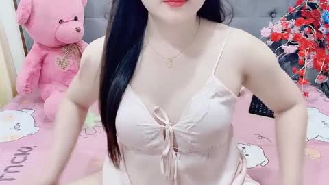 sanami_sian_ online show from November 7, 2025, 2:17 pm