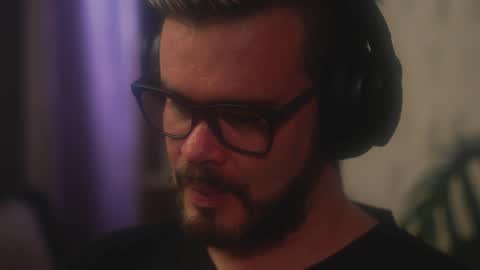 Sanders online show from February 4, 2026, 2:06 am