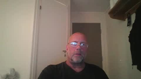 sandnesrune523 online show from October 21, 2025, 5:46 pm