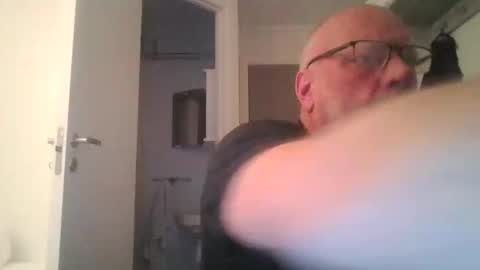 sandnesrune523 online show from April 20, 2026, 5:48 pm
