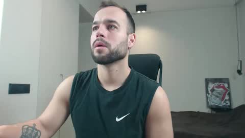 Snapshot of sandro_best chatting on February 1, 2026, 4:16 pm DeAlex online show from February 1, 2026, 4:16 pm