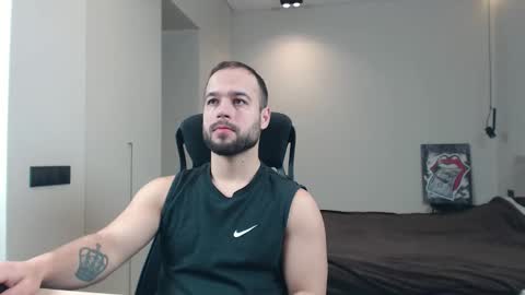 Snapshot of sandro_best chatting on February 4, 2026, 4:13 pm DeAlex online show from February 4, 2026, 4:13 pm