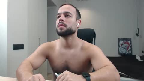 Snapshot of sandro_best chatting on February 11, 2026, 9:53 pm DeAlex online show from February 11, 2026, 9:53 pm