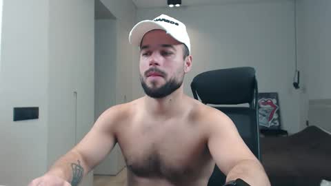 Snapshot of sandro_best chatting on February 17, 2026, 9:39 am DeAlex online show from February 17, 2026, 9:39 am