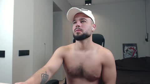 Snapshot of sandro_best chatting on March 1, 2026, 2:35 am DeAlex online show from March 1, 2026, 2:35 am