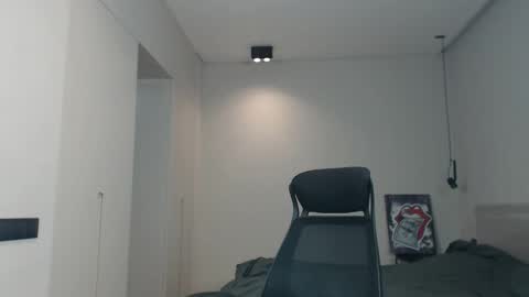 Snapshot of sandro_best chatting on April 5, 2026, 9:06 am DeAlex online show from April 5, 2026, 9:06 am