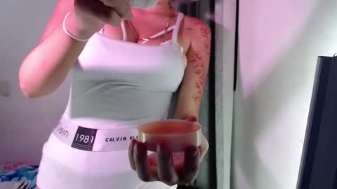 sandy_straw online show from November 16, 2025, 12:05 am