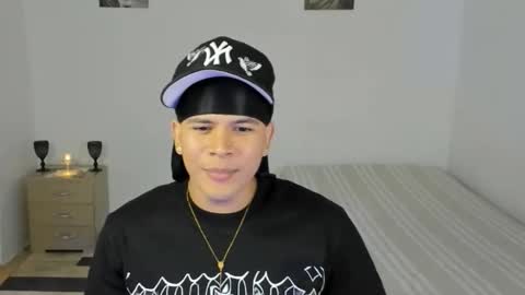 Snapshot of sant_wahlberg chatting on May 17, 2026, 11:12 pm Sant online show from May 17, 2026, 11:12 pm