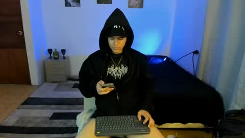 Snapshot of sant_wahlberg chatting on June 30, 2026, 10:44 pm Sant online show from June 30, 2026, 10:44 pm