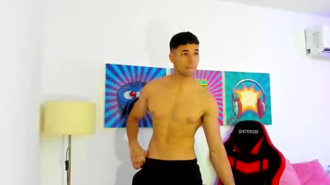 Snapshot of santana_maximo chatting on February 25, 2026, 12:37 pm Maximo Santana online show from February 25, 2026, 12:37 pm