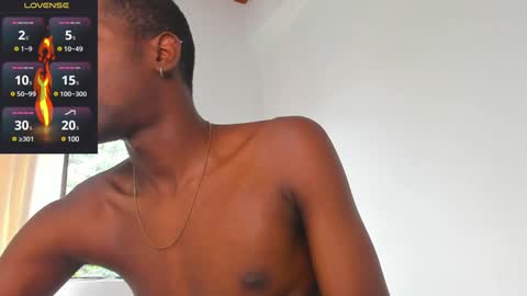 Snapshot of santi_brown1 chatting on January 19, 2025, 7:26 pm Santibrown online show from January 19, 2025, 7:26 pm