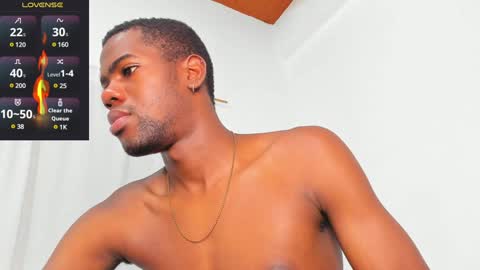 Snapshot of santi_brown1 chatting on January 29, 2025, 6:43 am Santibrown online show from January 29, 2025, 6:43 am