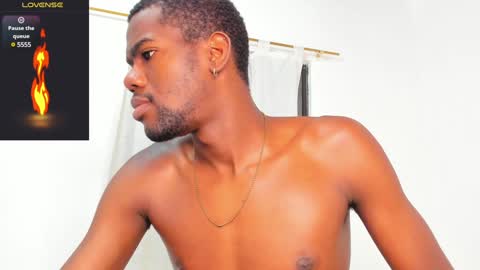 Snapshot of santi_brown1 chatting on February 4, 2025, 11:27 pm Santibrown online show from February 4, 2025, 11:27 pm