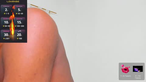 Snapshot of santi_brown1 chatting on February 15, 2025, 6:23 am Santibrown online show from February 15, 2025, 6:23 am