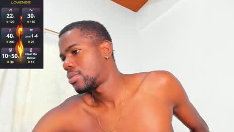 Snapshot of santi_brown1 chatting on March 3, 2025, 8:54 pm Santibrown online show from March 3, 2025, 8:54 pm